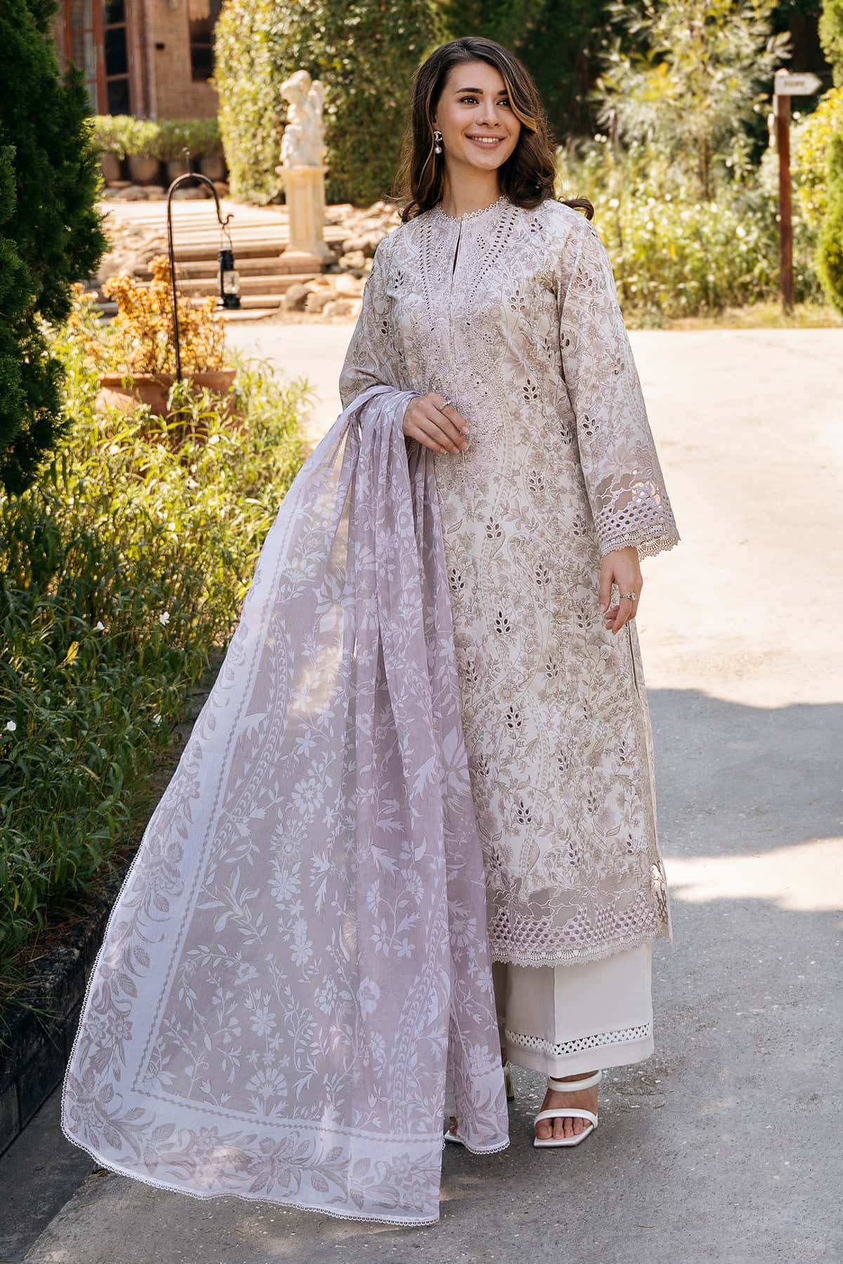 Afrozeh | Damask The Holiday Edit 25 | Lunetta A XL Off White Lawn