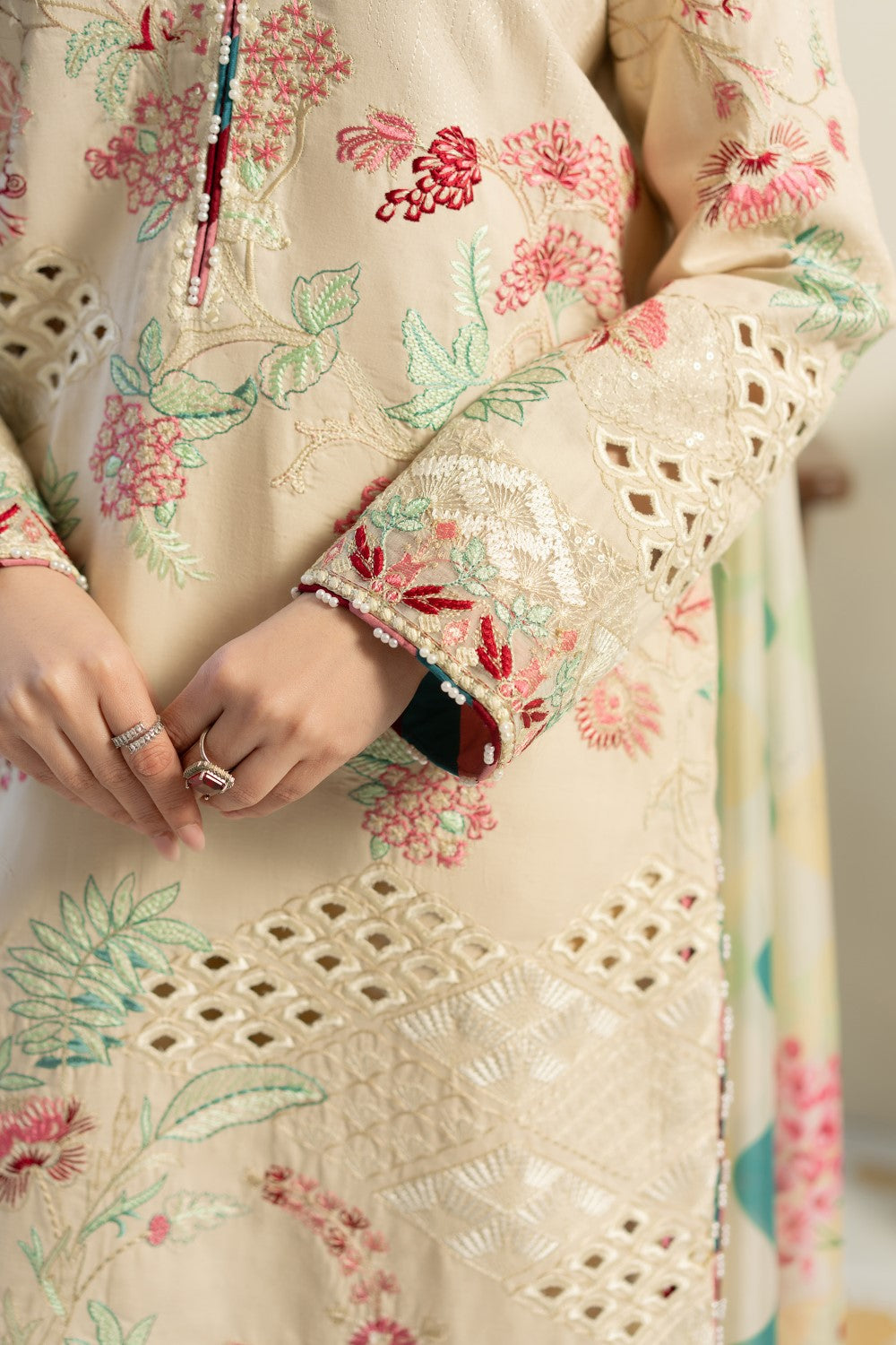 Maryum N Maria | Luxury Lawn 25 | AEISHA - MS50109 L Ivory Lawn