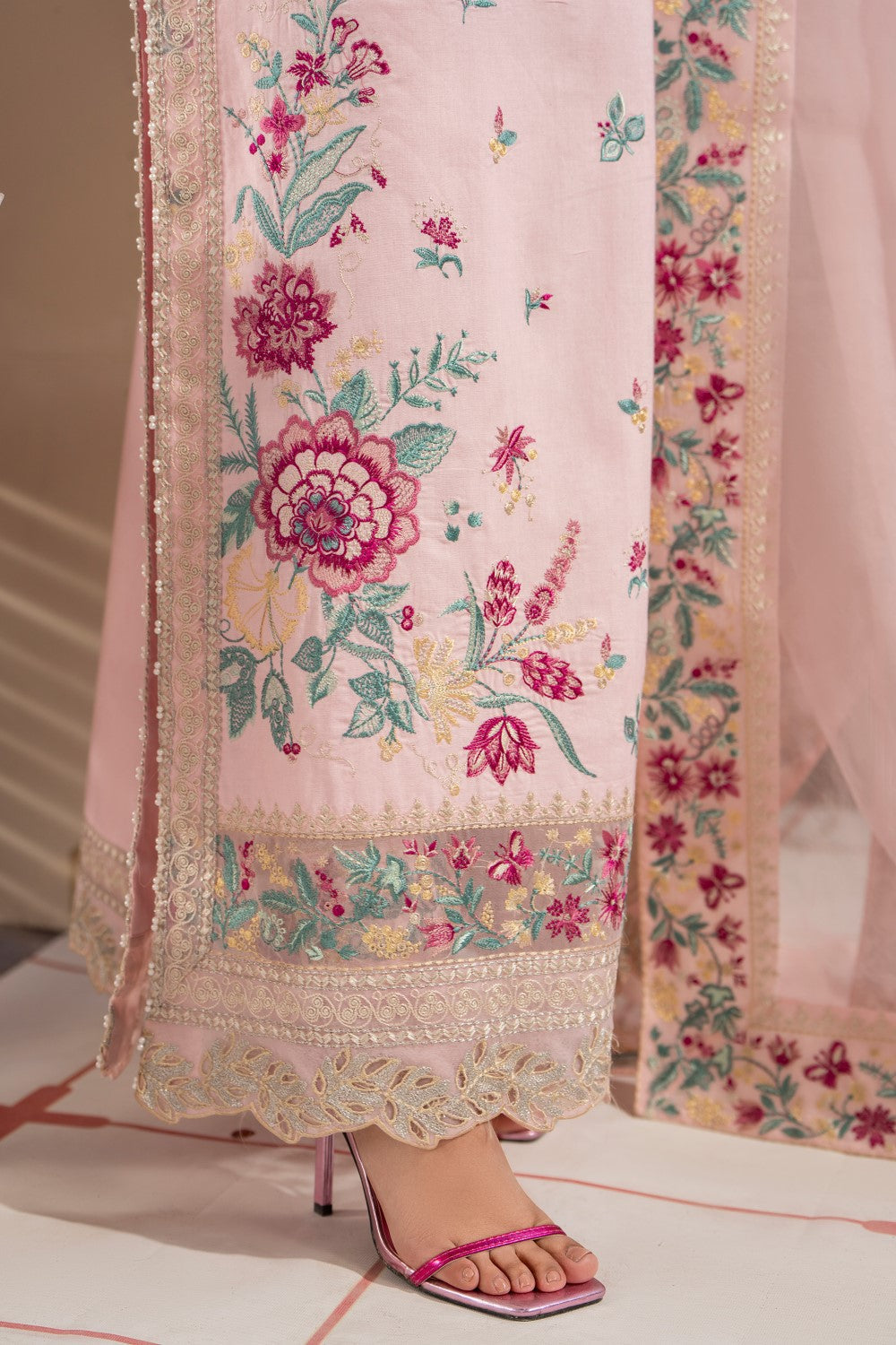 Maryum N Maria | Luxury Lawn 25 | ARNINA - MS50112 M Ice Pink Lawn