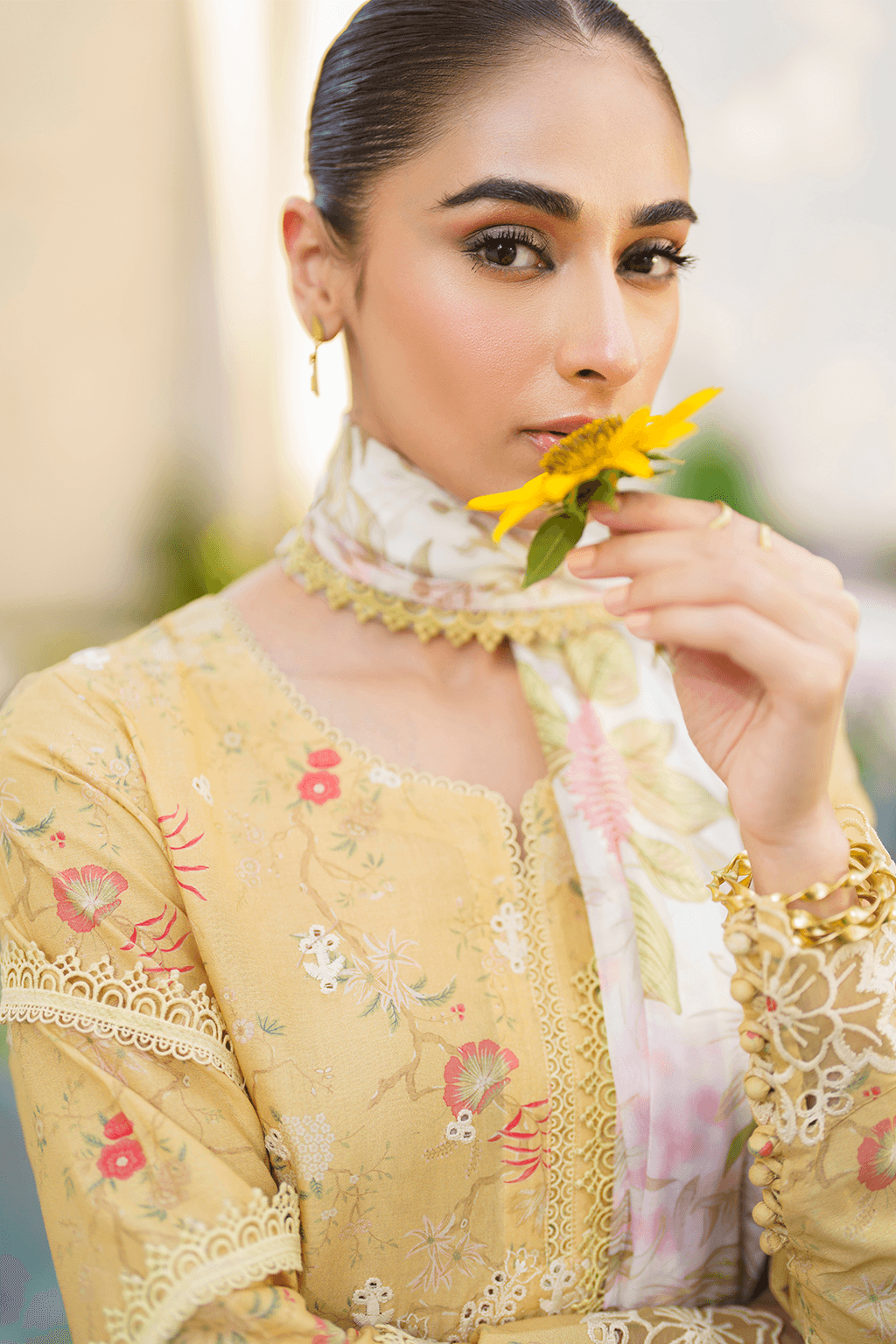 Iznik | Festive lawn 24 | SFL-09 - Pakistani Designer Dress - by Iznik | Type: Luxury - 100% Original at Saira Sultan