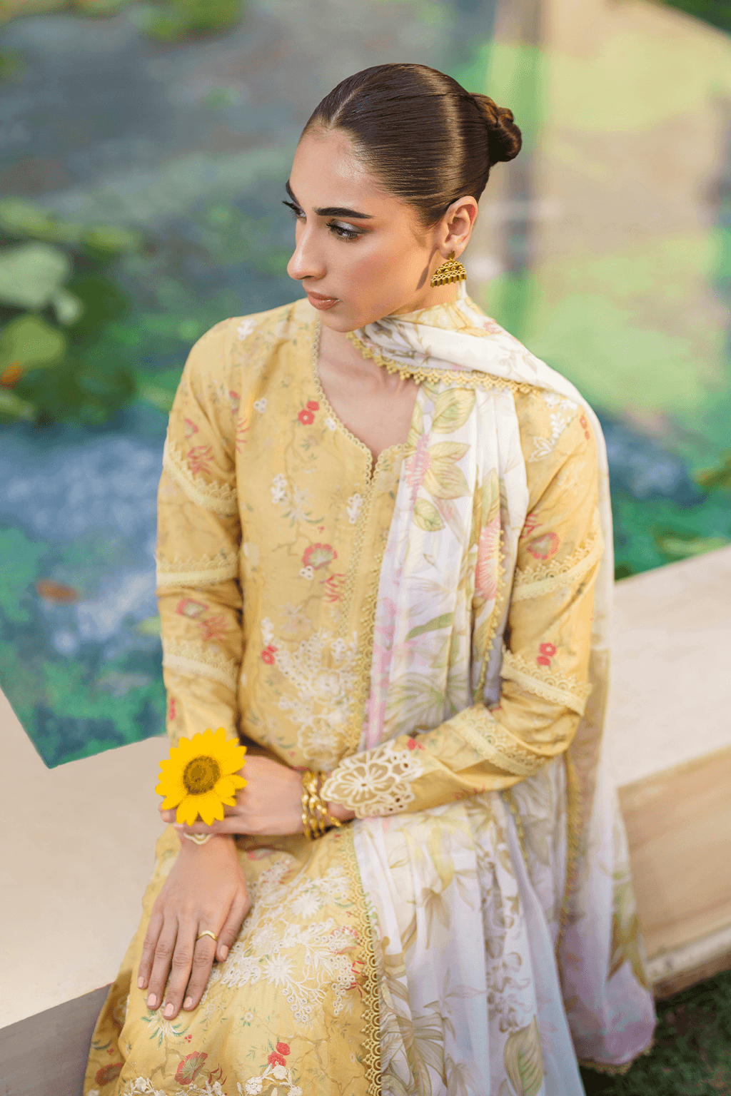 Iznik | Festive lawn 24 | SFL-09 - Pakistani Designer Dress - by Iznik | Type: Luxury - 100% Original at Saira Sultan