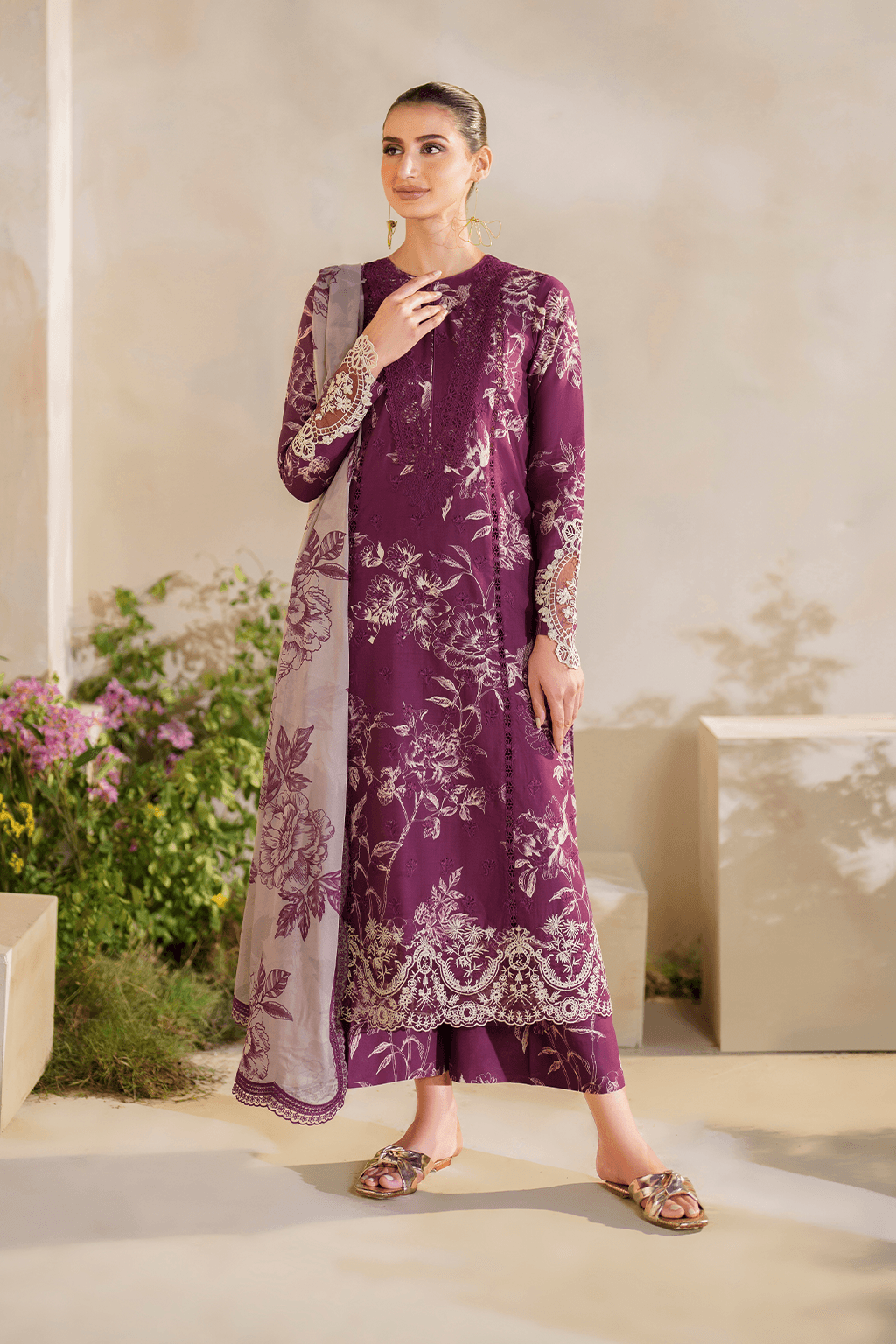 Iznik | Festive lawn 24 | SFL-04 - Pakistani Designer Dress - by Iznik | Type: Luxury - 100% Original at Saira Sultan