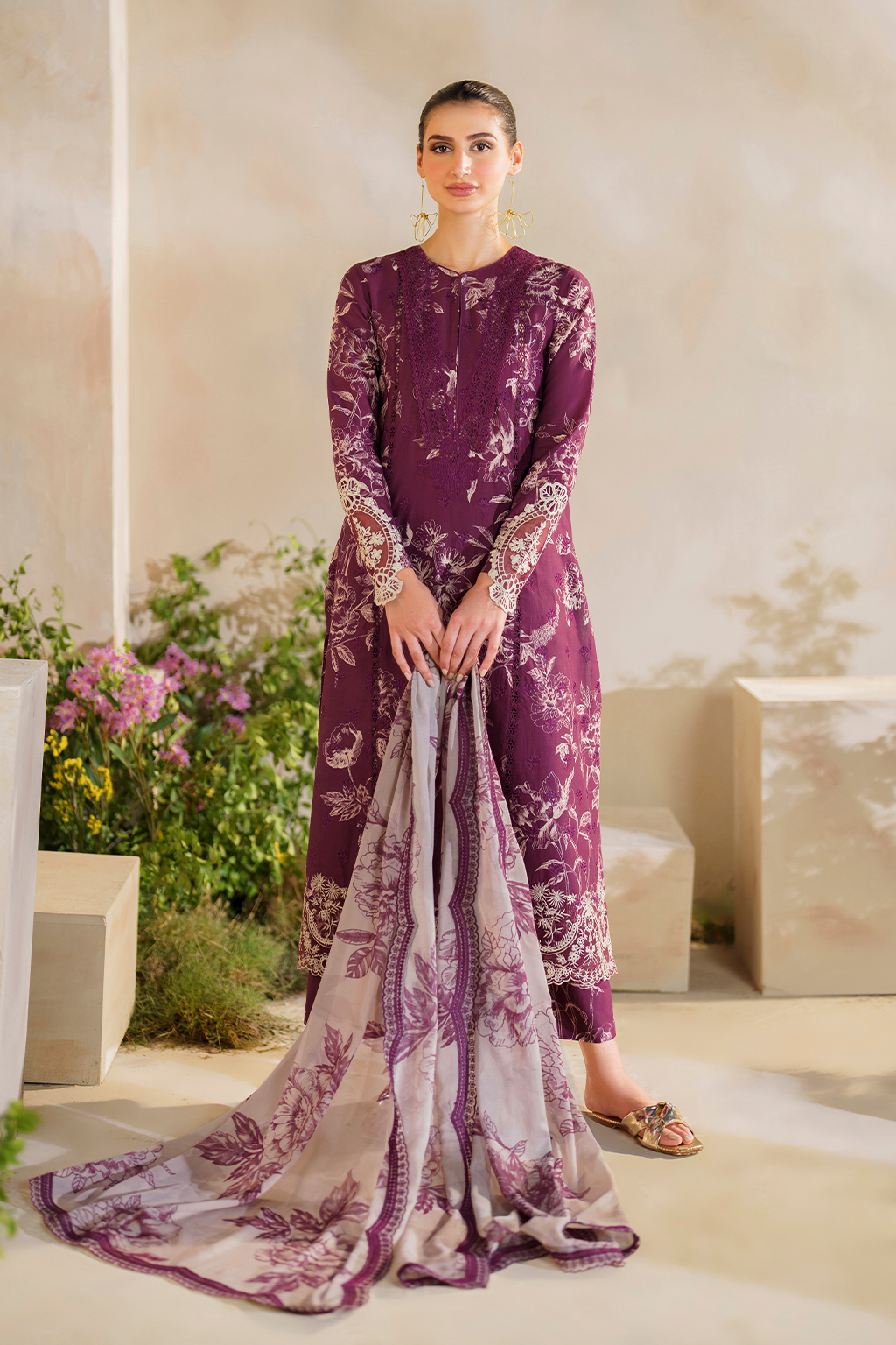 Iznik | Festive lawn 24 | SFL-04 - Pakistani Designer Dress - by Iznik | Type: Luxury - 100% Original at Saira Sultan
