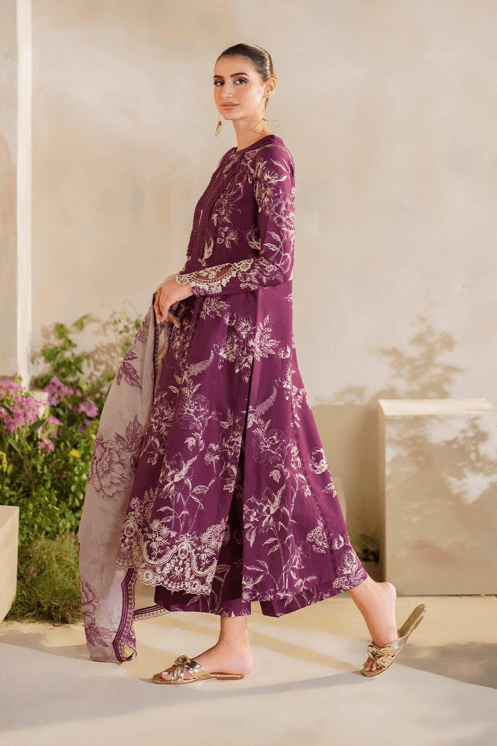 Iznik | Festive lawn 24 | SFL-04 - Pakistani Designer Dress - by Iznik | Type: Luxury - 100% Original at Saira Sultan