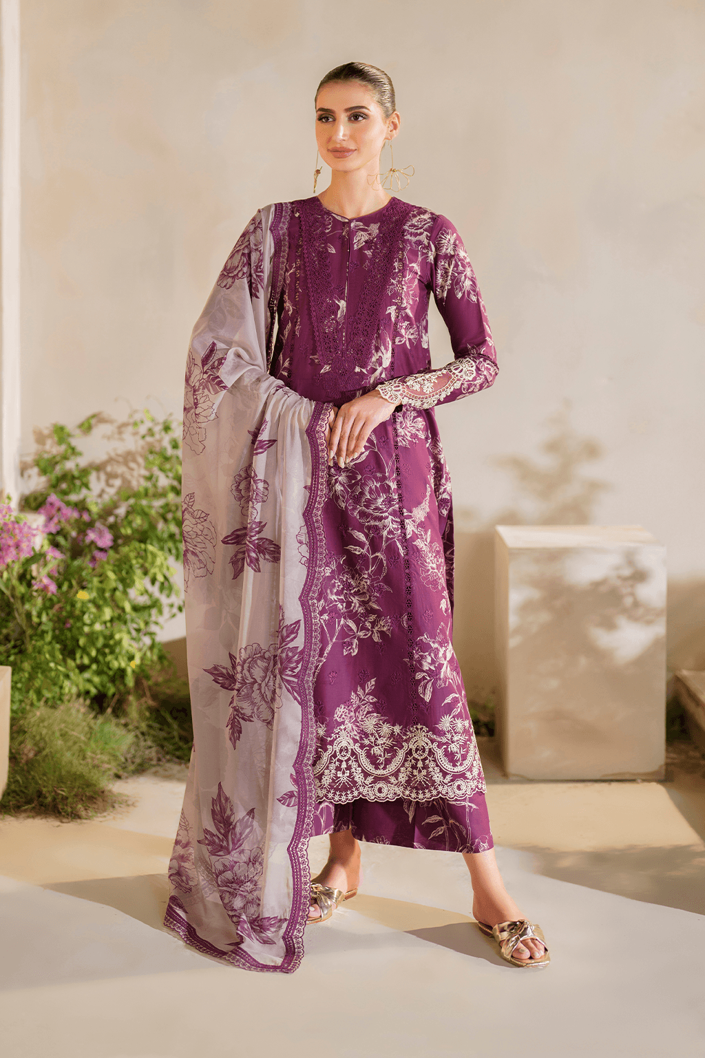 Iznik | Festive lawn 24 | SFL-04 - Pakistani Designer Dress - by Iznik | Type: Luxury - 100% Original at Saira Sultan
