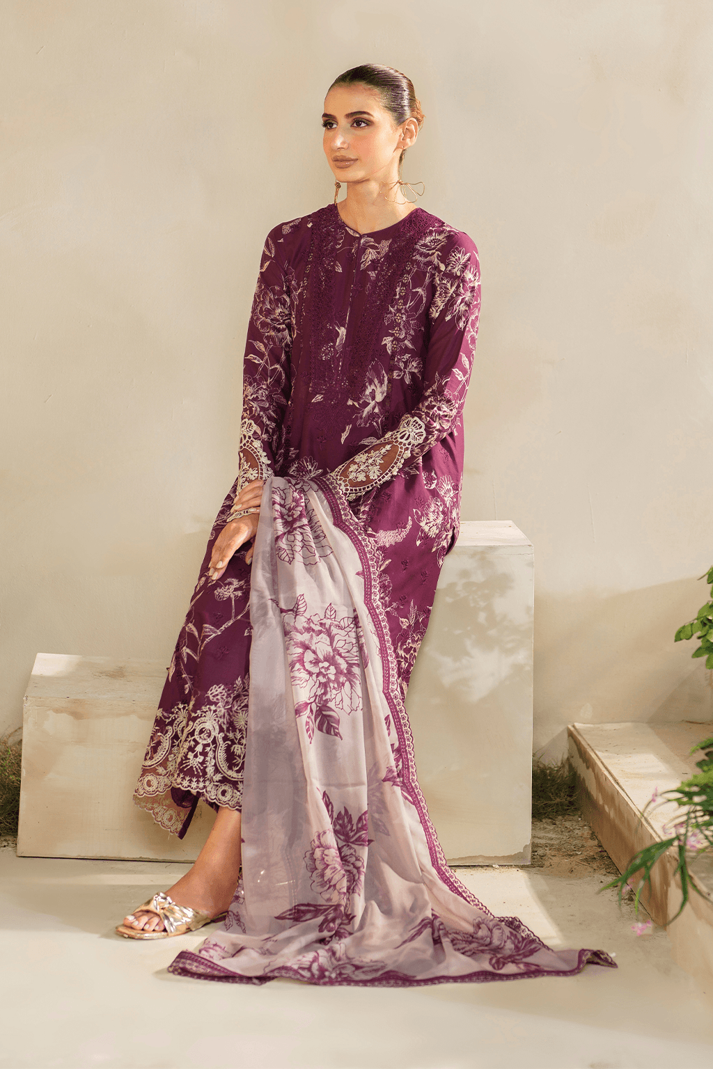 Iznik | Festive lawn 24 | SFL-04 - Pakistani Designer Dress - by Iznik | Type: Luxury - 100% Original at Saira Sultan