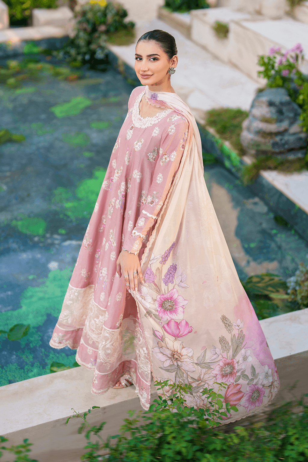 Iznik | Festive lawn 24 | SFL-08 - Pakistani Designer Dress - by Iznik | Type: Luxury - 100% Original at Saira Sultan