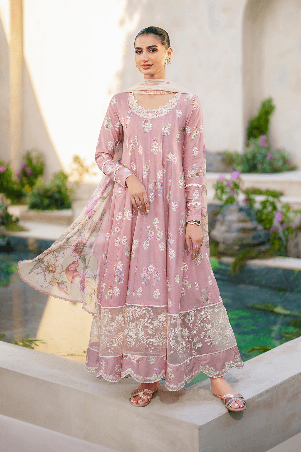 Iznik | Festive lawn 24 | SFL-08 - Pakistani Designer Dress - by Iznik | Type: Luxury - 100% Original at Saira Sultan