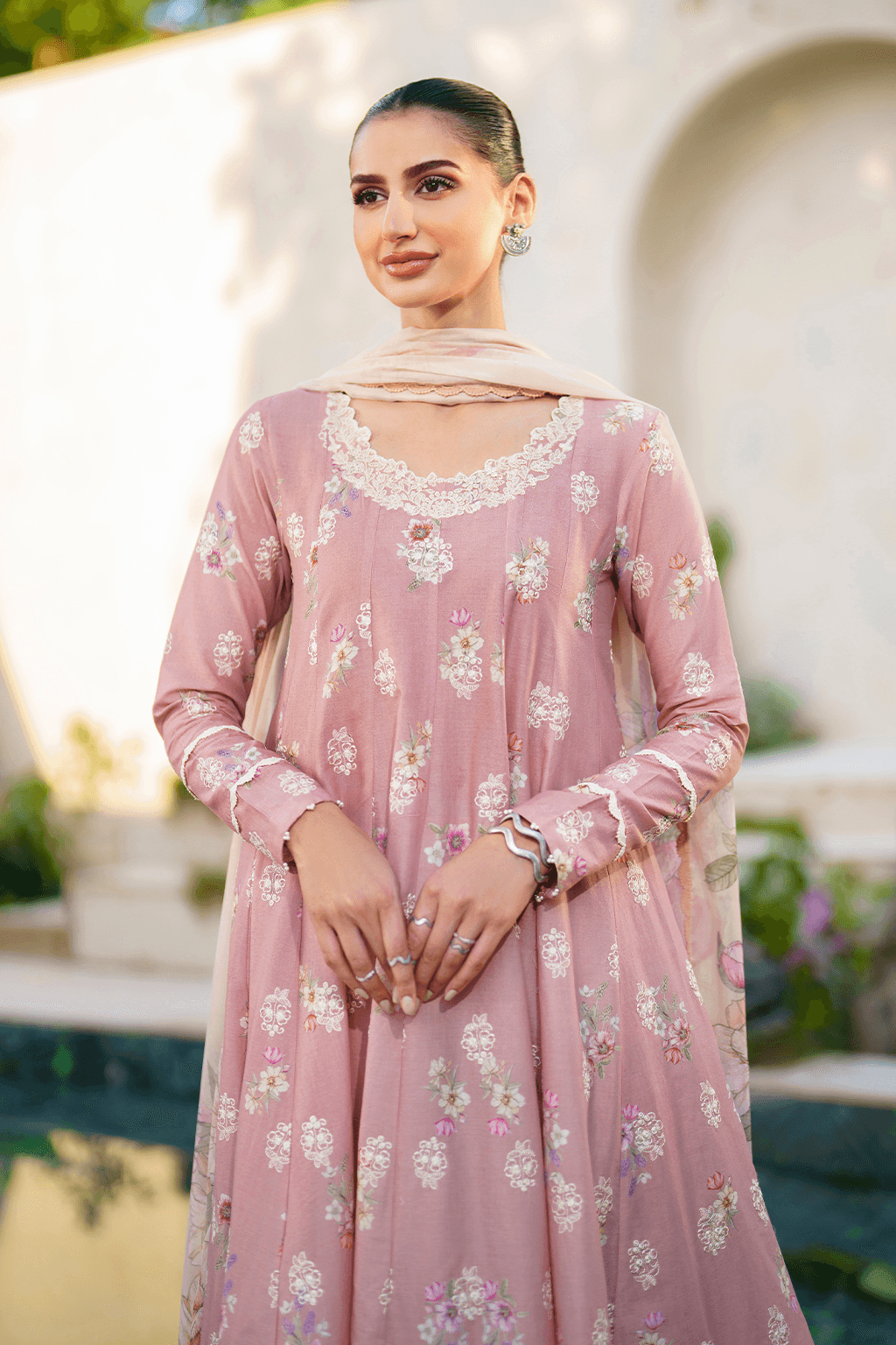 Iznik | Festive lawn 24 | SFL-08 - Pakistani Designer Dress - by Iznik | Type: Luxury - 100% Original at Saira Sultan
