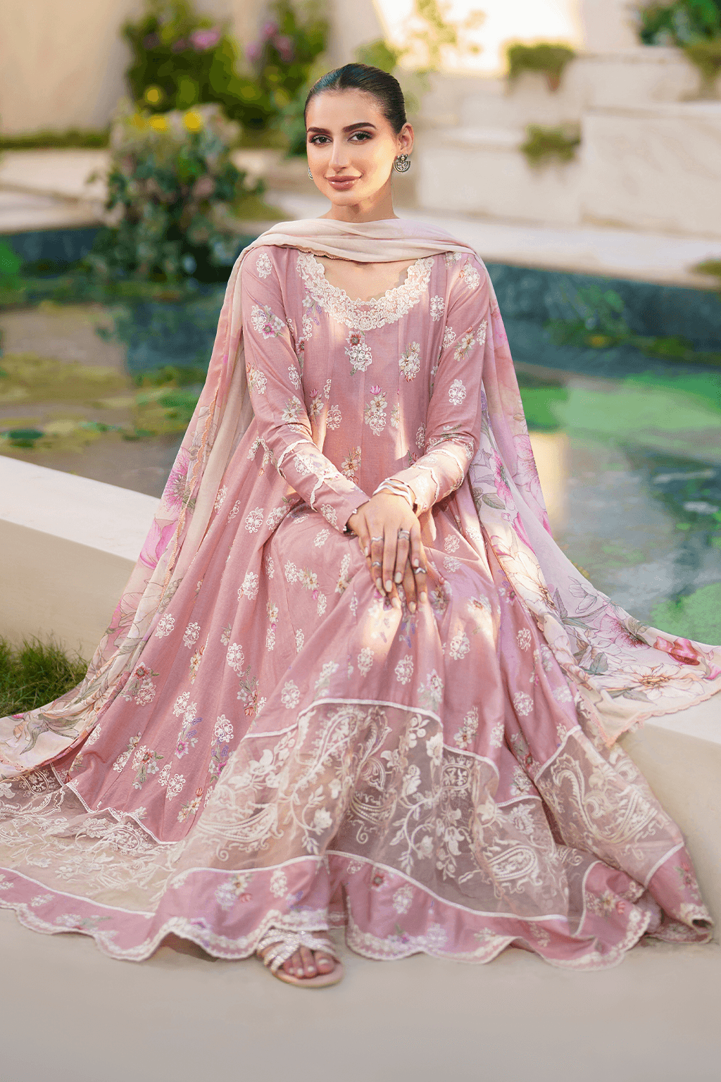 Iznik | Festive lawn 24 | SFL-08 - Pakistani Designer Dress - by Iznik | Type: Luxury - 100% Original at Saira Sultan
