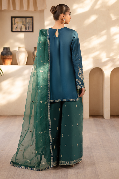 Emaan Adeel | Noore Festive Formals | LAVEEN XS Zinc Raw Silk
