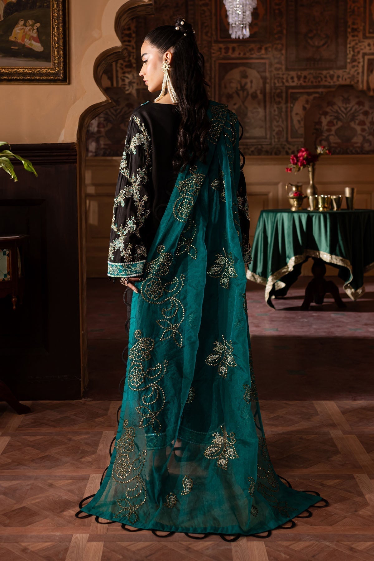 Nureh | Nur Mahal Formals | NE-140 S Silk Black