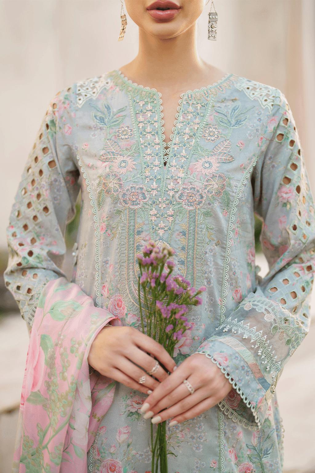 Iznik | Festive lawn 24 | SFL-07 - Pakistani Designer Dress - by Iznik | Type: Luxury - 100% Original at Saira Sultan