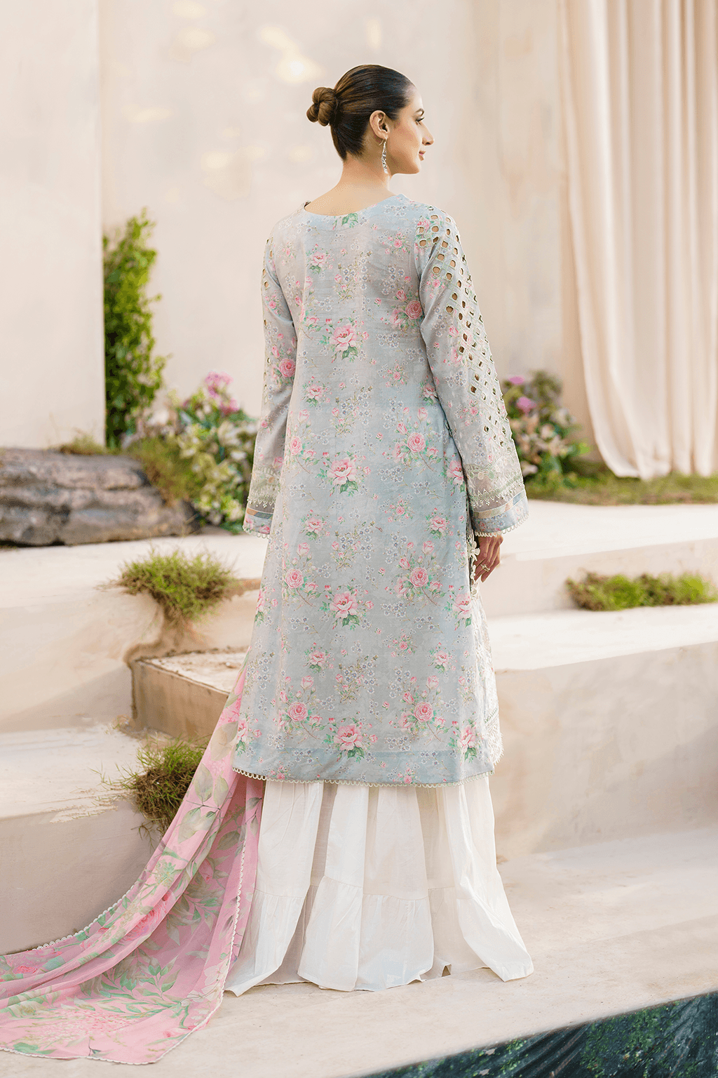 Iznik | Festive lawn 24 | SFL-07 - Pakistani Designer Dress - by Iznik | Type: Luxury - 100% Original at Saira Sultan