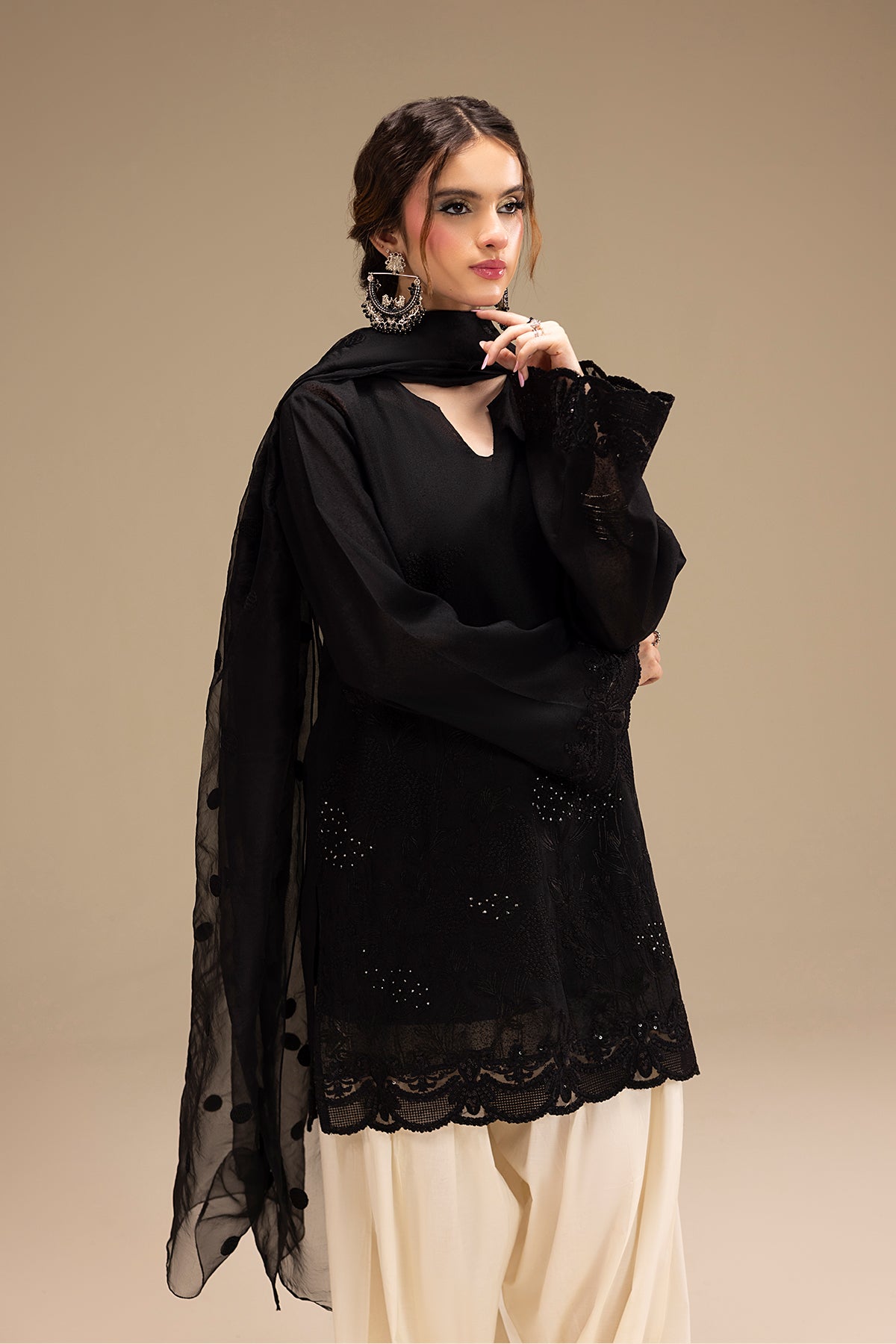 Erum Khan | Lillia Summer Edit | Night Petal L Black Karandi
