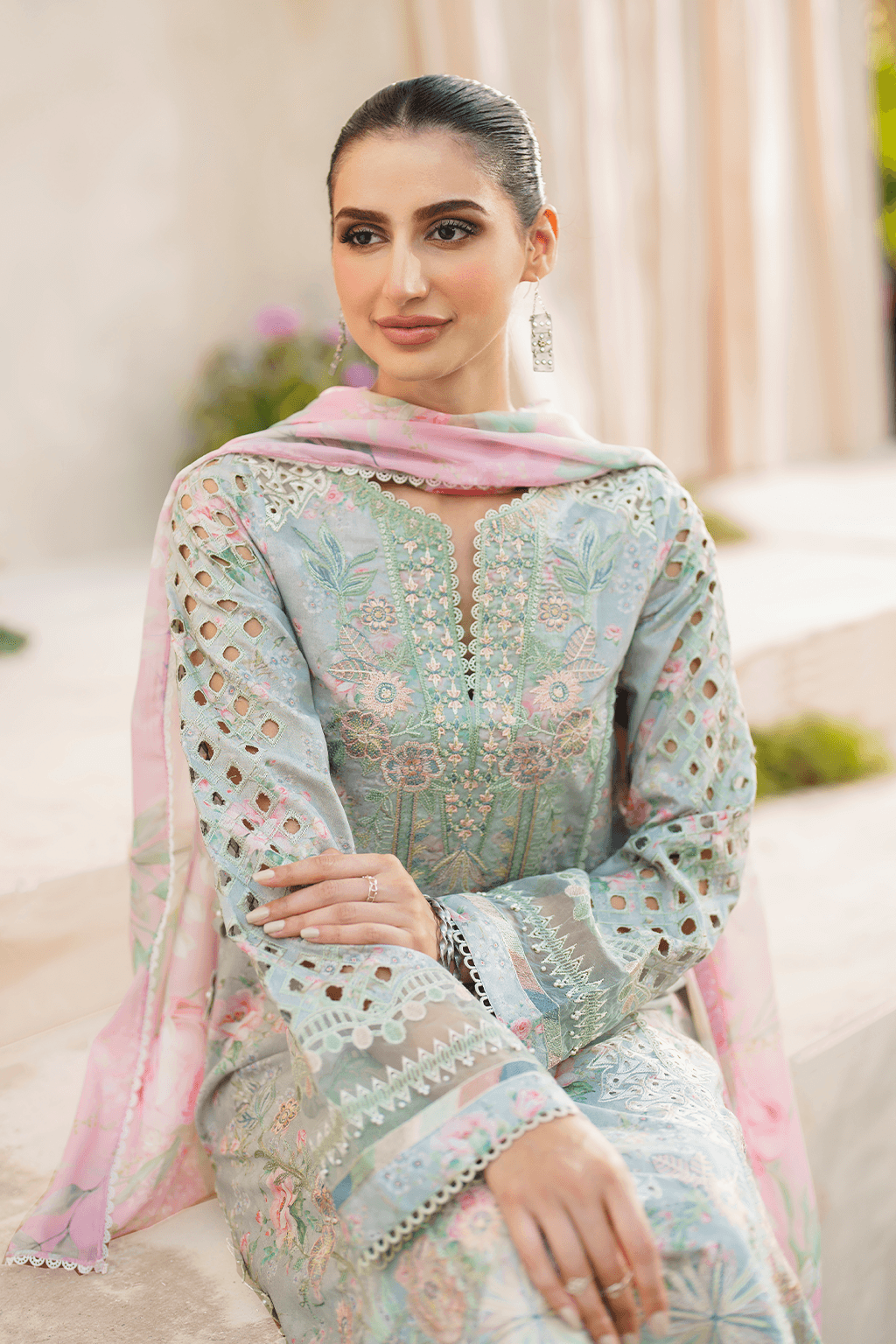 Iznik | Festive lawn 24 | SFL-07 - Pakistani Designer Dress - by Iznik | Type: Luxury - 100% Original at Saira Sultan
