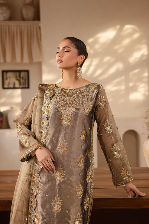 Emaan Adeel | Noore Festive Formals | RAVEEN L Mauve Zari Mesoury