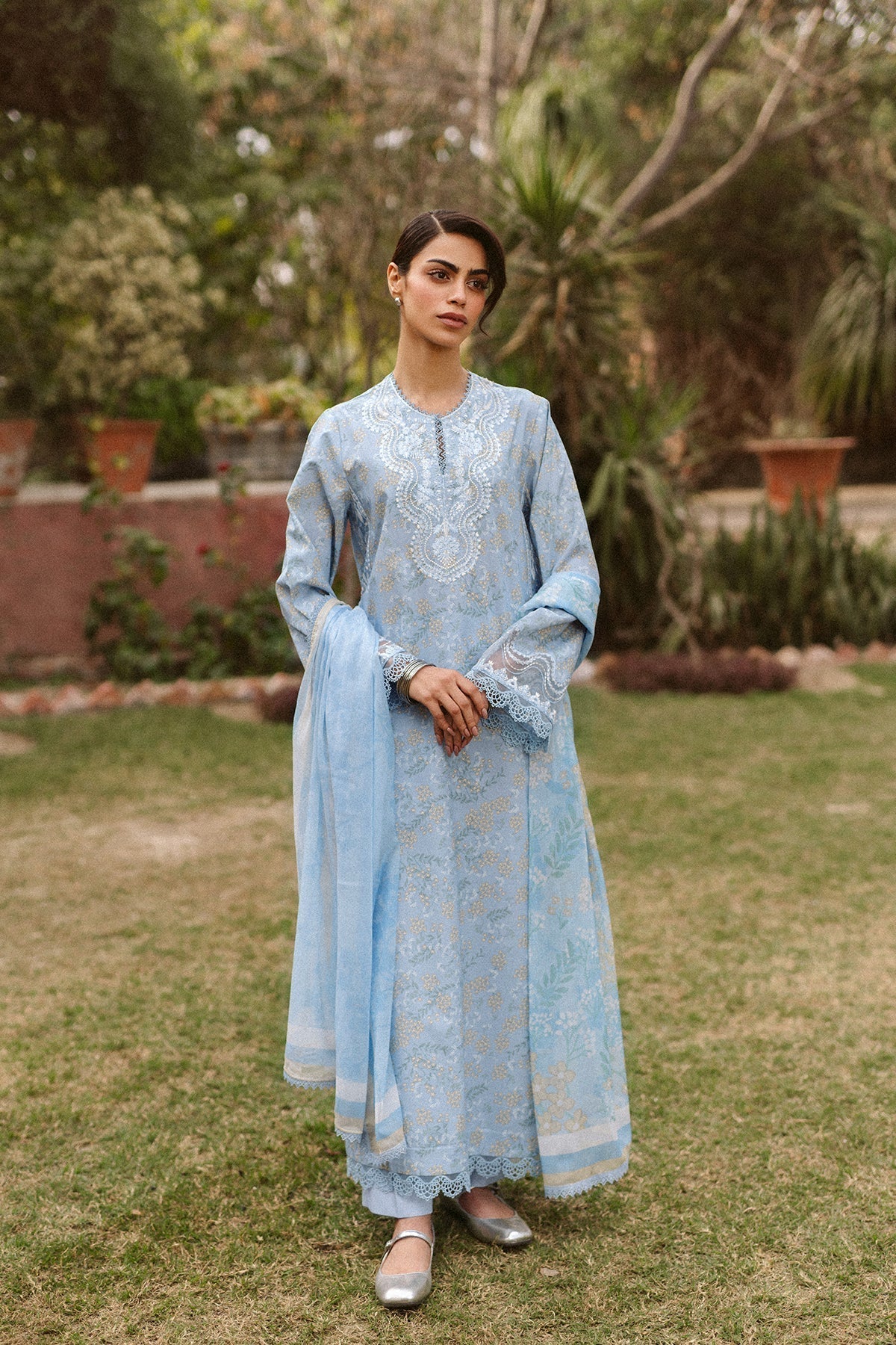 Ayzel | The Bare Minimum | Vezia XS Sky Blue Lawn