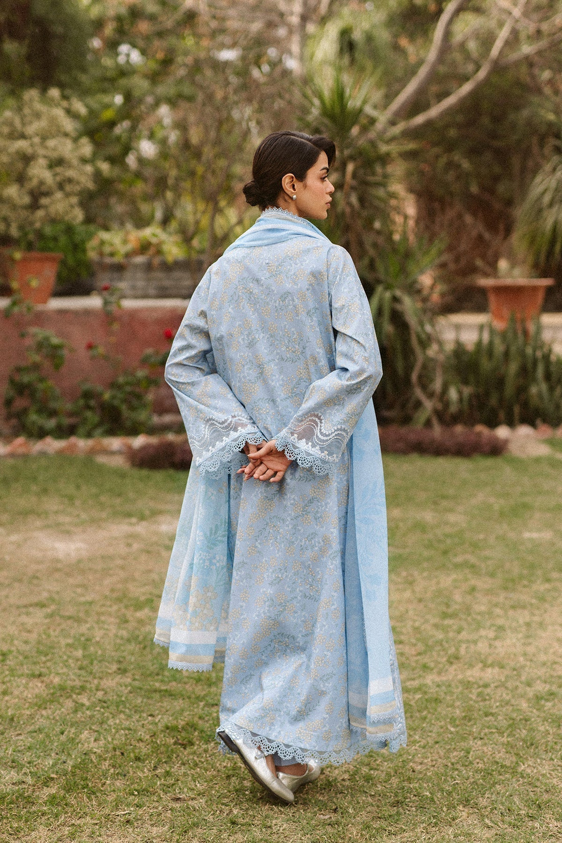 Ayzel | The Bare Minimum | Vezia XS Sky Blue Lawn