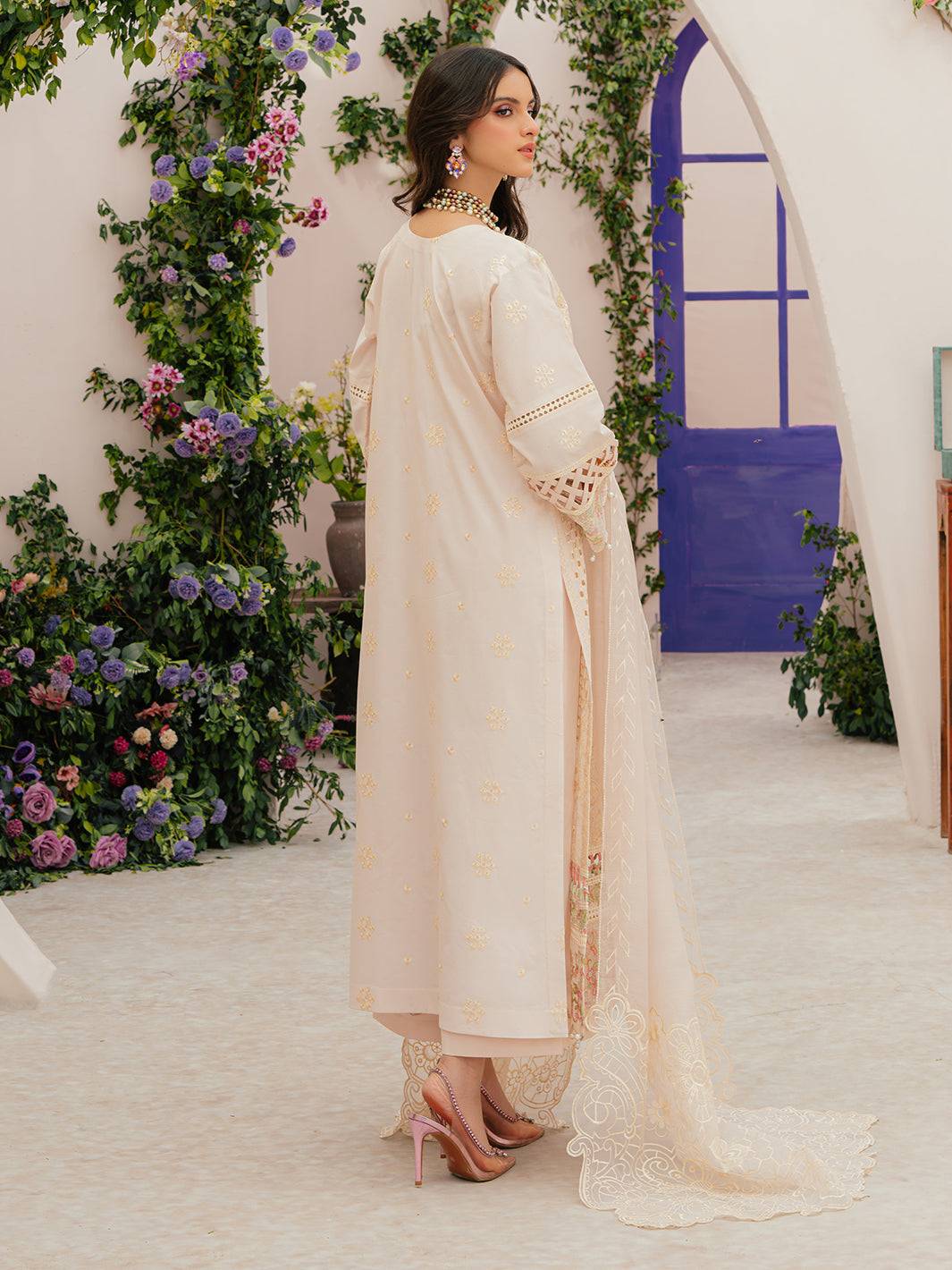 Mahnur | Allenura Luxury Lawn 24 | ALLORA - Pakistani Designer Dress - by Mahnur | Type: Luxury - 100% Original at Saira Sultan