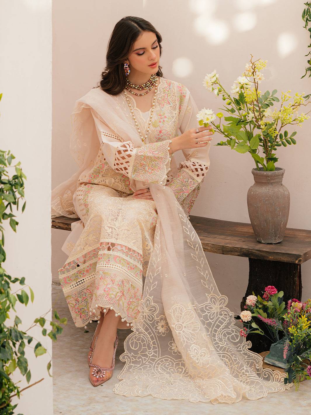 Mahnur | Allenura Luxury Lawn 24 | ALLORA - Pakistani Designer Dress - by Mahnur | Type: Luxury - 100% Original at Saira Sultan