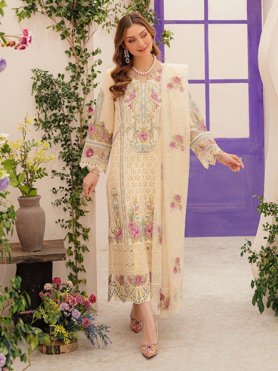 Mahnur | Allenura Luxury Lawn 24 | AMOUR - Pakistani Designer Dress - by Mahnur | Type: Luxury - 100% Original at Saira Sultan