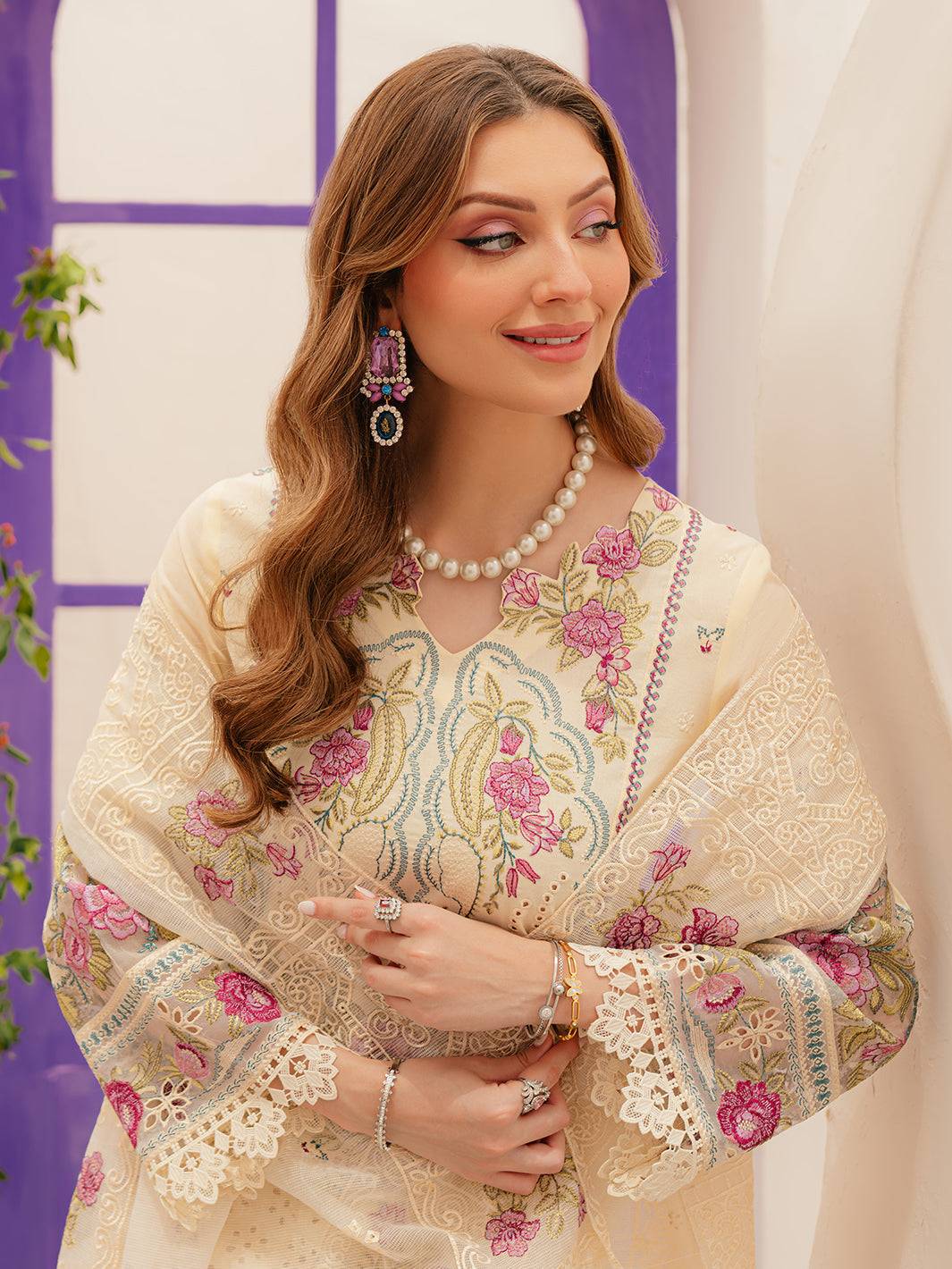 Mahnur | Allenura Luxury Lawn 24 | AMOUR - Pakistani Designer Dress - by Mahnur | Type: Luxury - 100% Original at Saira Sultan