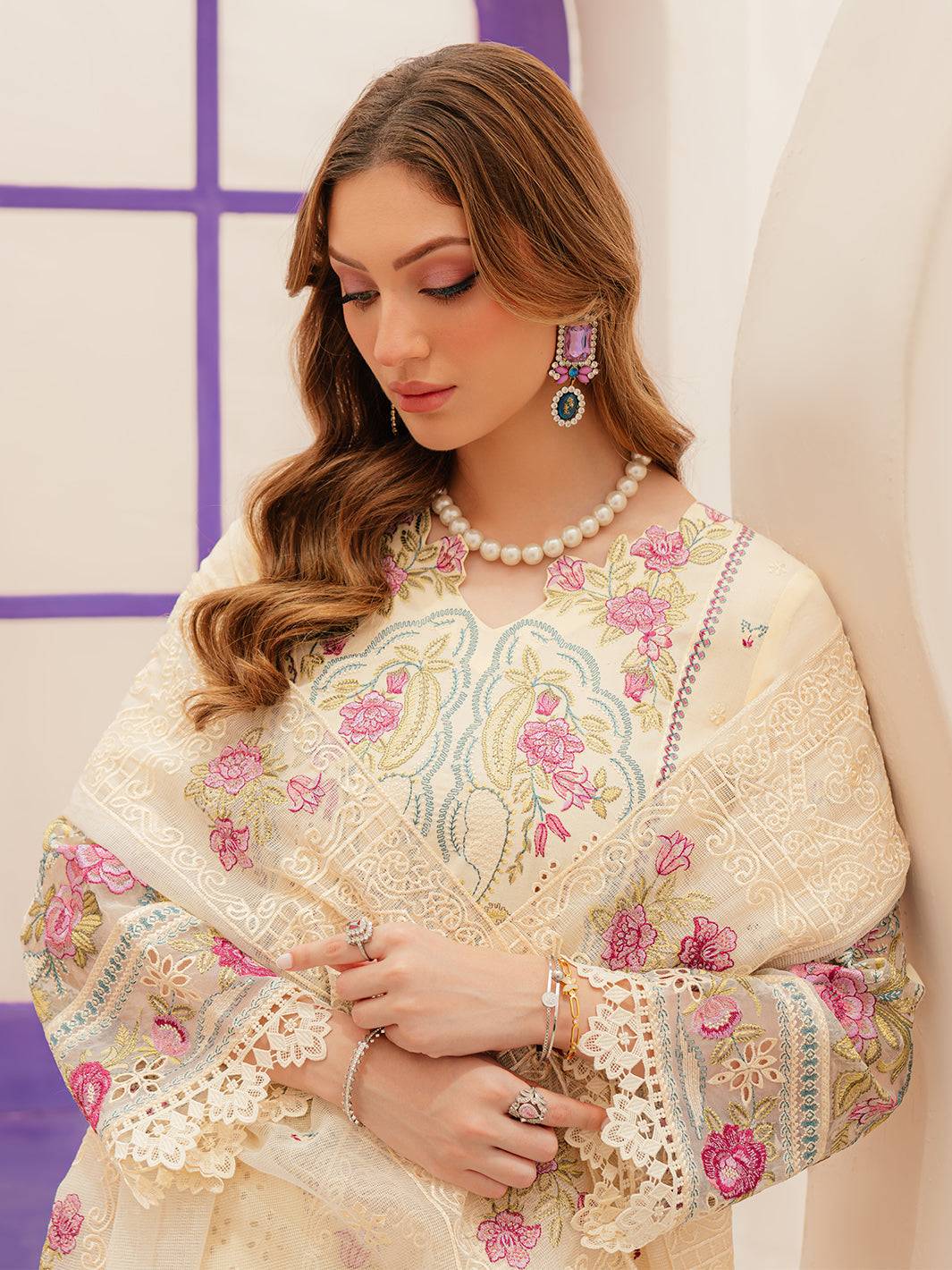 Mahnur | Allenura Luxury Lawn 24 | AMOUR - Pakistani Designer Dress - by Mahnur | Type: Luxury - 100% Original at Saira Sultan