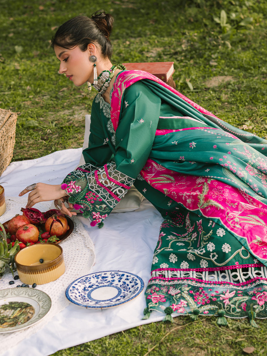 Mahnur | Dahlia Luxury Lawn 25 | Ara L Green Lawn