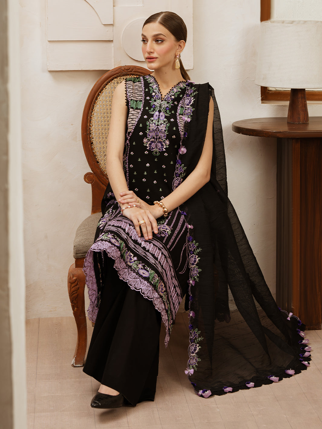 Mahnur | Florence Luxury Lawn 25 | AALEEN XL Black Lawn