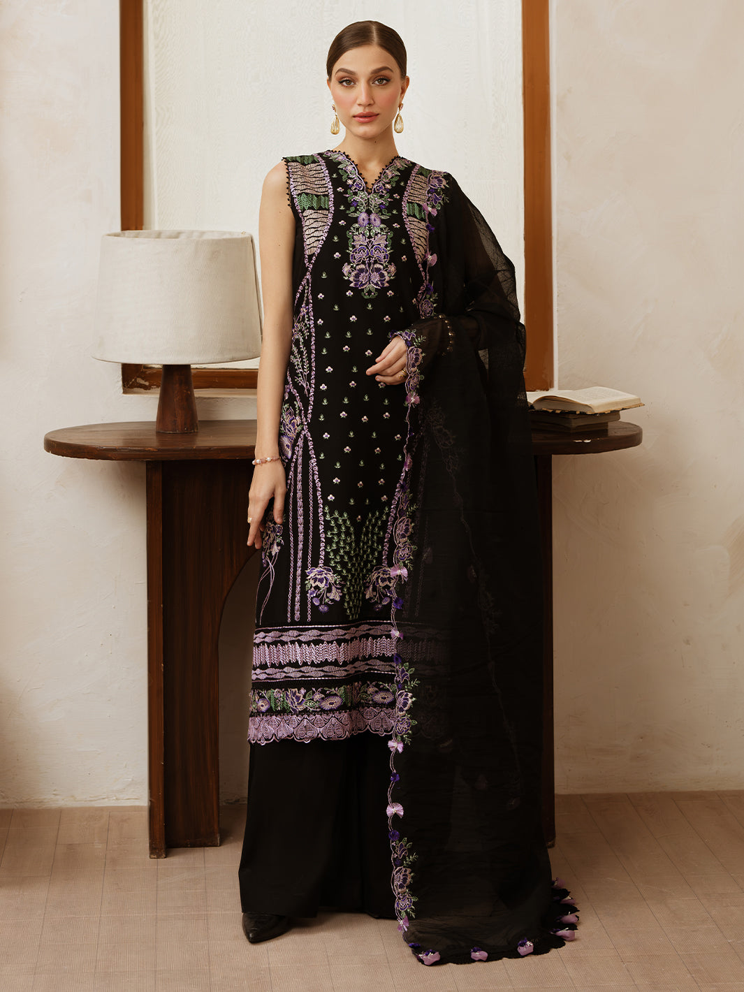 Mahnur | Florence Luxury Lawn 25 | AALEEN XS Black Lawn