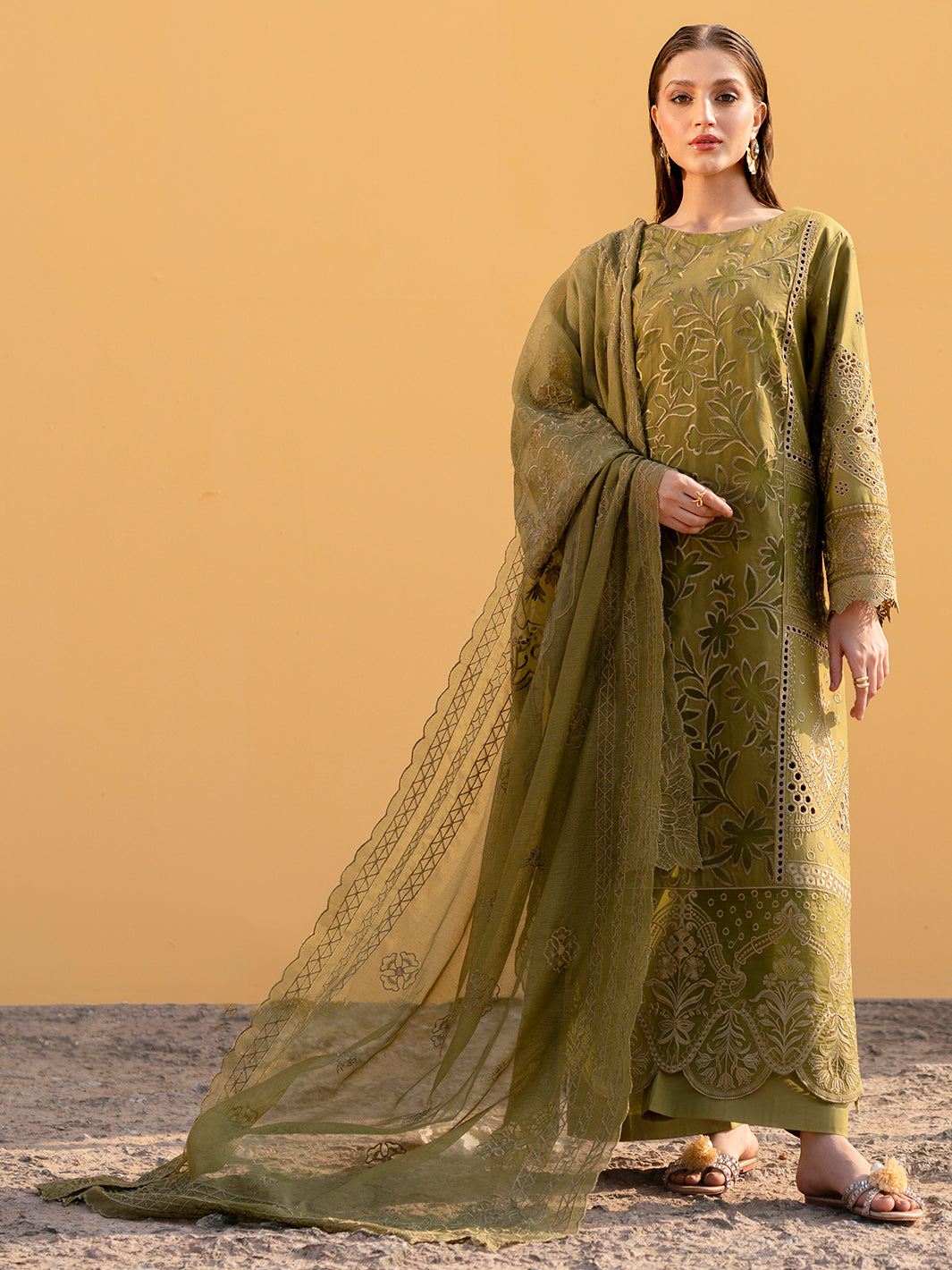 Mahnur | Sirena Luxury Lawn 25 | Adrienne XS Mehndi Lawn