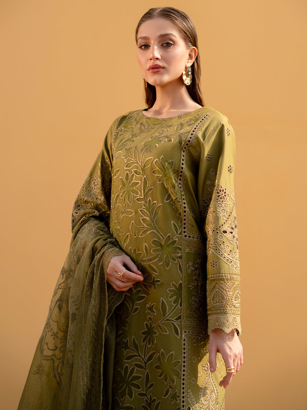 Mahnur | Sirena Luxury Lawn 25 | Adrienne M Mehndi Lawn