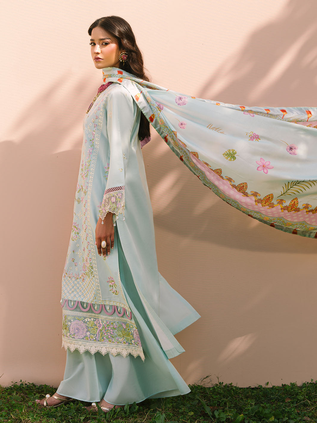 Mahnur | Dahlia Luxury Lawn 25 | Advina XL Ice Blue Lawn