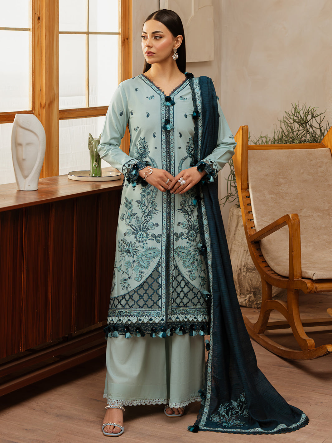 Mahnur | Florence Luxury Lawn 25 | AIYLEEN XS Ice Blue Lawn