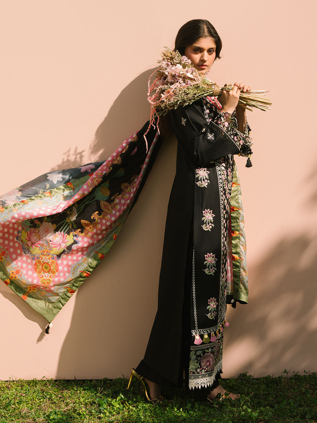 Mahnur | Dahlia Luxury Lawn 25 | Aurora XL Black Lawn