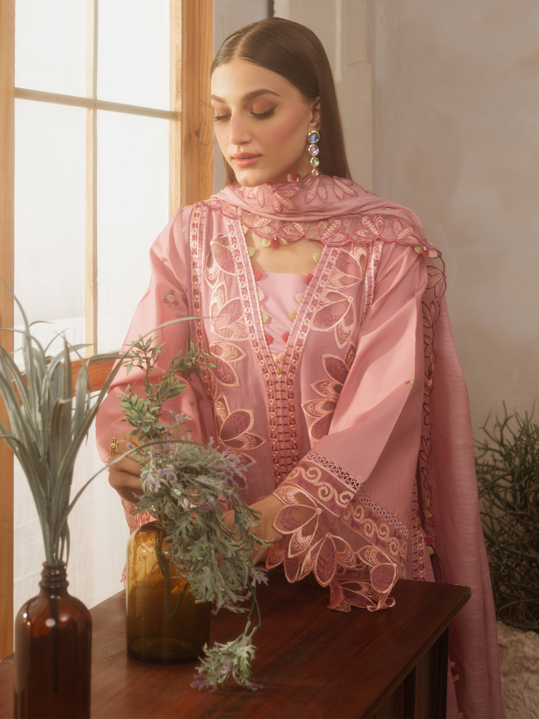 Mahnur | Florence Luxury Lawn 25 | AZMEY L Pink Lawn