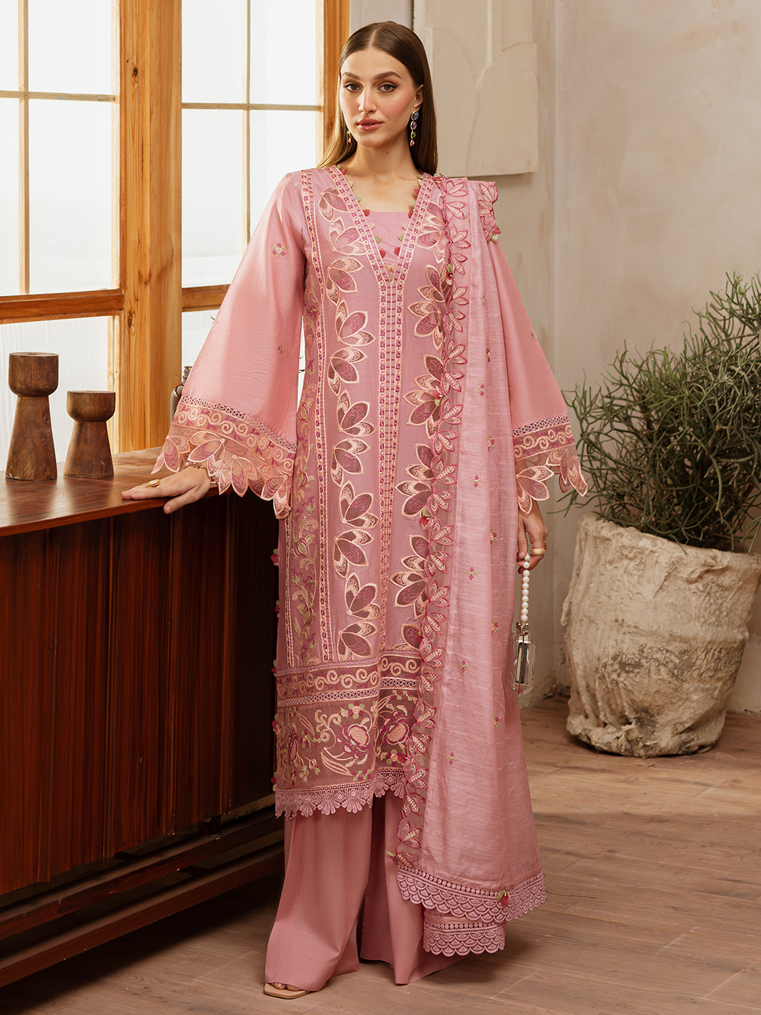 Mahnur | Florence Luxury Lawn 25 | AZMEY XS Pink Lawn