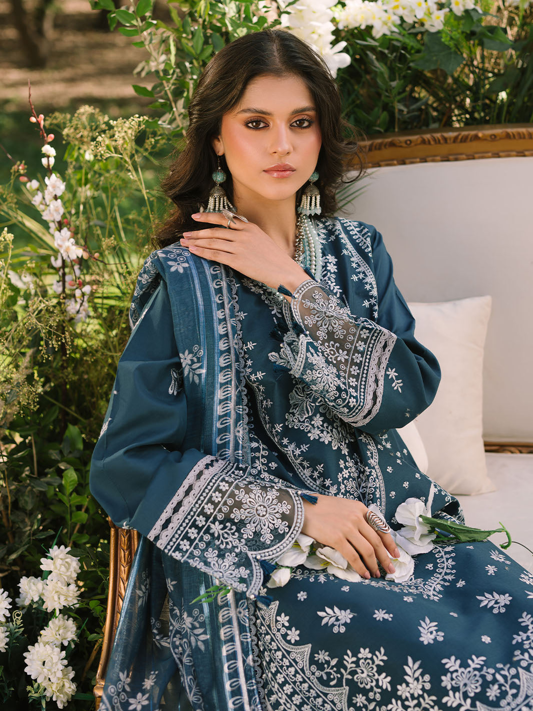 Mahnur | Dahlia Luxury Lawn 25 | Bella M Zinc Lawn