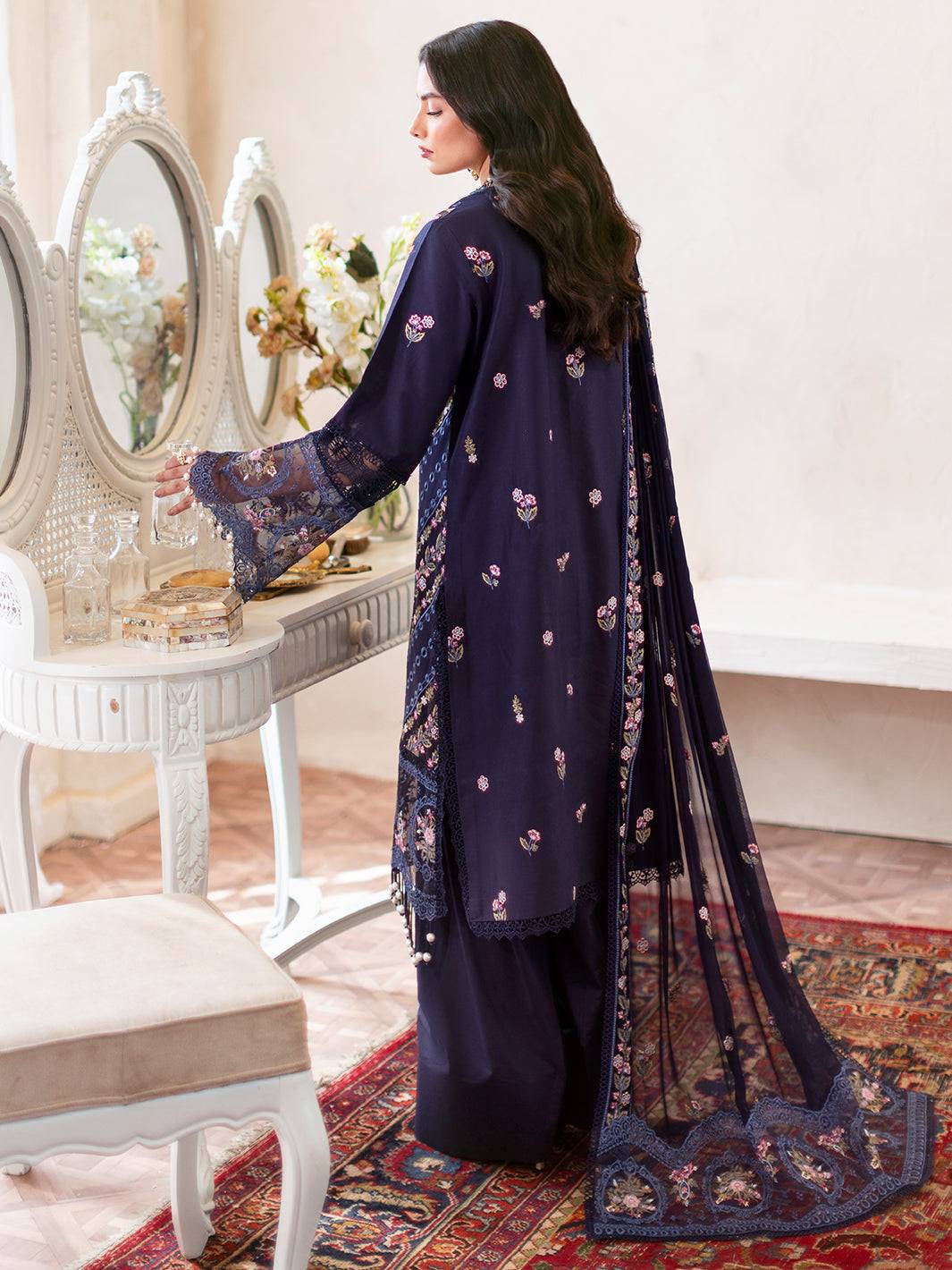 Mahnur | Sophie Luxury Lawn 25 | Blake - Pakistani Designer Dress - by Mahnur | Type: Ladies Clothes - 100% Original at Saira Sultan