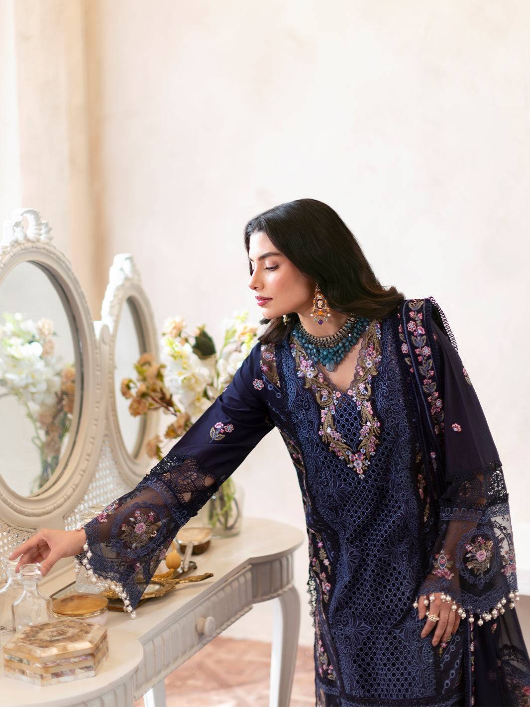 Mahnur | Sophie Luxury Lawn 25 | Blake - Pakistani Designer Dress - by Mahnur | Type: Ladies Clothes - 100% Original at Saira Sultan
