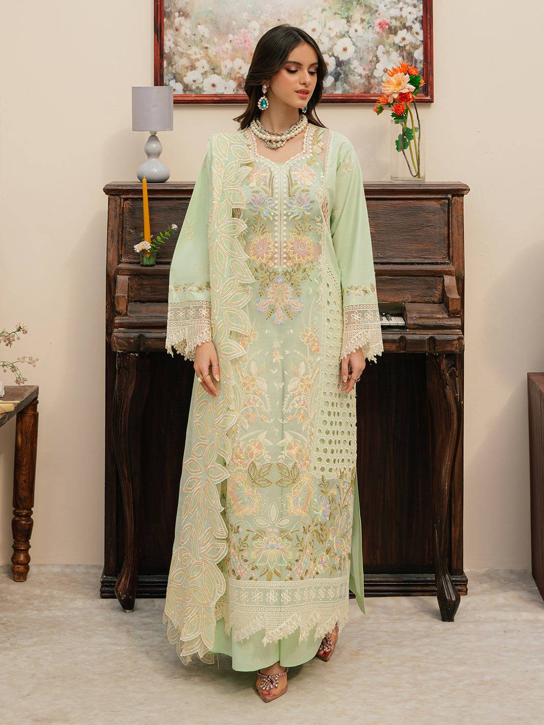 Mahnur | Allenura Luxury Lawn 24 | CAROLINE - Pakistani Designer Dress - by Mahnur | Type: Luxury - 100% Original at Saira Sultan