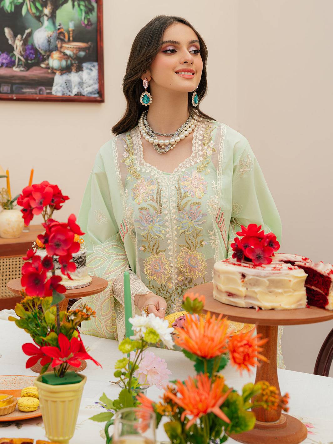 Mahnur | Allenura Luxury Lawn 24 | CAROLINE - Pakistani Designer Dress - by Mahnur | Type: Luxury - 100% Original at Saira Sultan