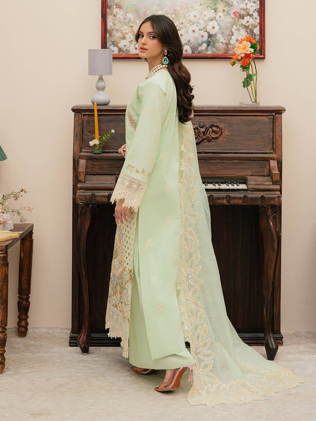Mahnur | Allenura Luxury Lawn 24 | CAROLINE - Pakistani Designer Dress - by Mahnur | Type: Luxury - 100% Original at Saira Sultan