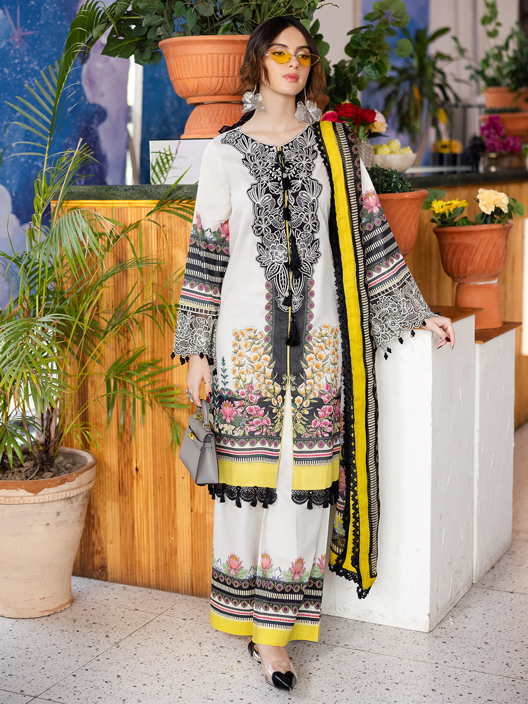 Mahnur | After Hours Luxury Lawn 25 | ChitChat Charm XS White Lawn