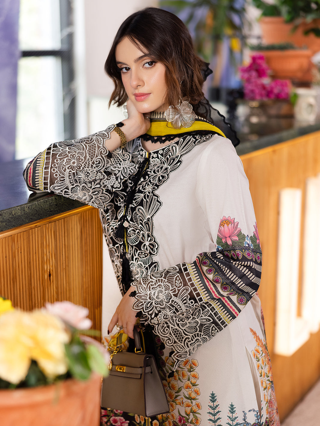 Mahnur | After Hours Luxury Lawn 25 | ChitChat Charm M White Lawn