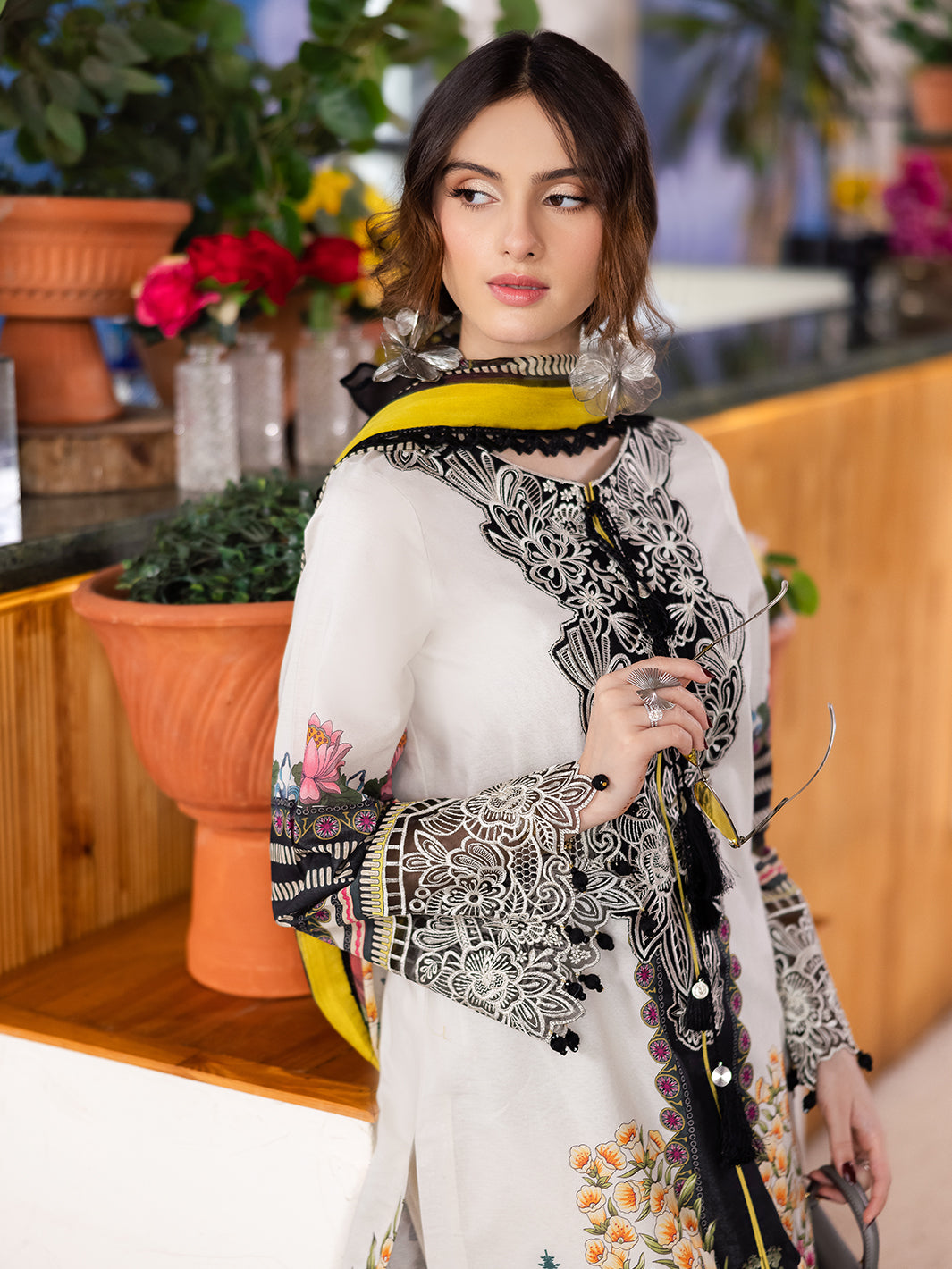 Mahnur | After Hours Luxury Lawn 25 | ChitChat Charm L White Lawn