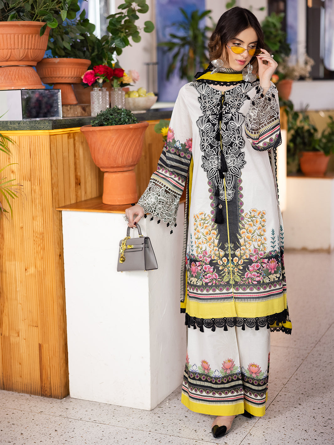 Mahnur | After Hours Luxury Lawn 25 | ChitChat Charm XL White Lawn
