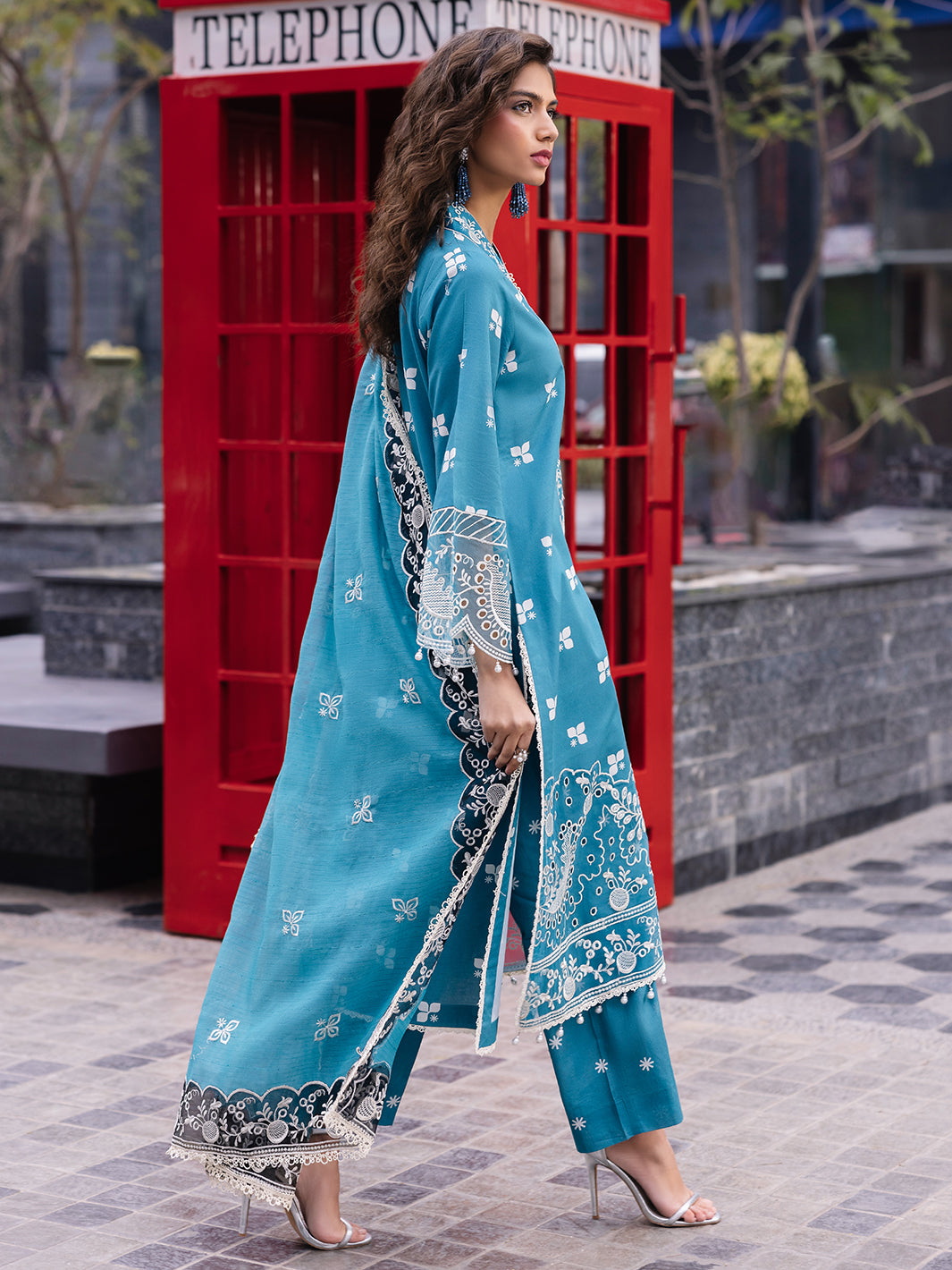 Mahnur | Broadway Luxury Lawn 25 | Scarlet L Teal Lawn
