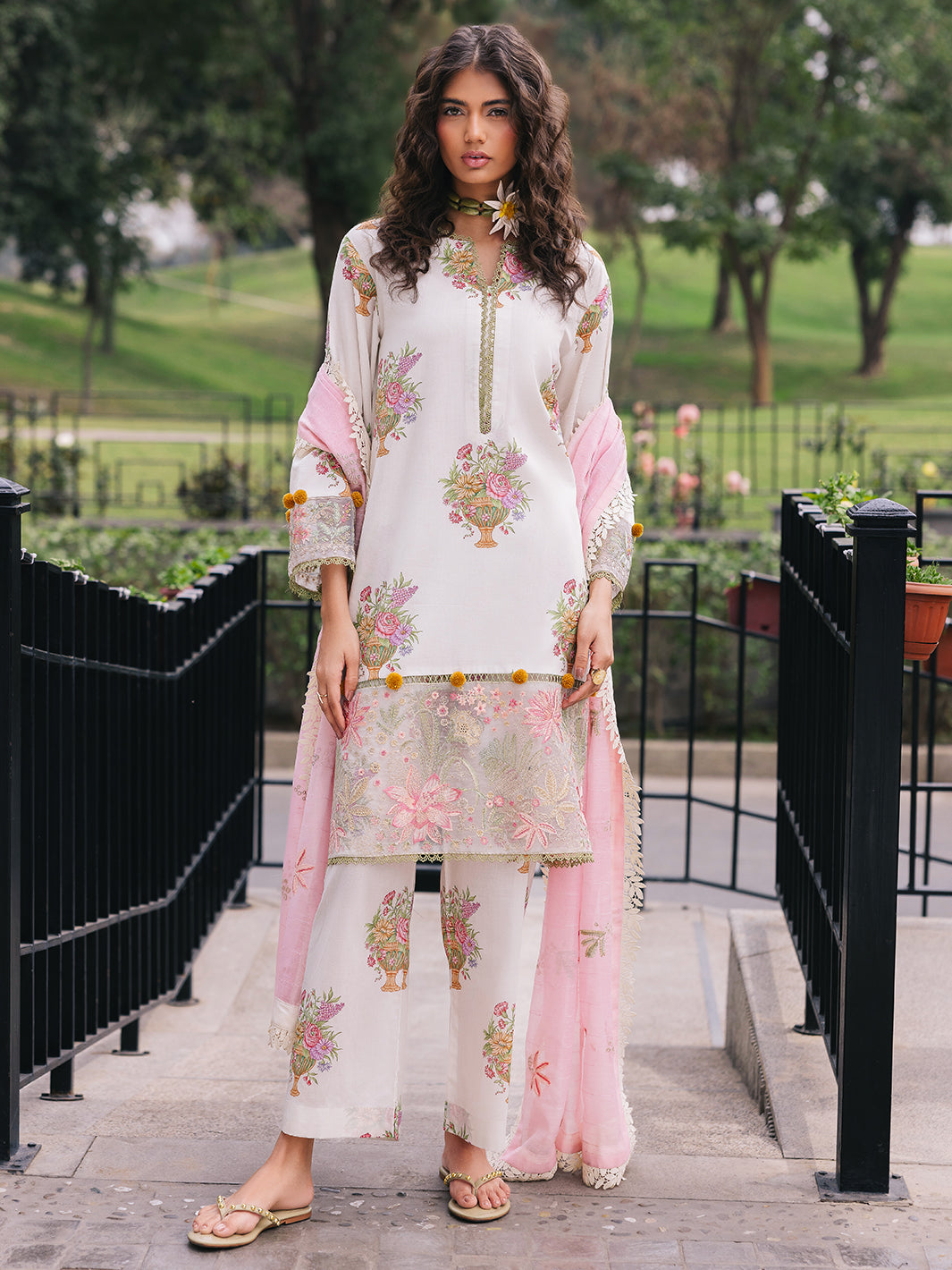 Mahnur | Broadway Luxury Lawn 25 | Cherry Blossom XS White Lawn